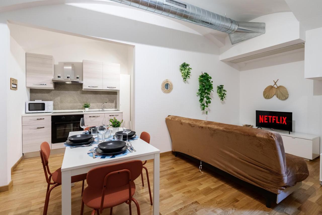 Centro Storico Duomo A 5 Minuti Love Suite Wifi Netflix Milano Dış mekan fotoğraf